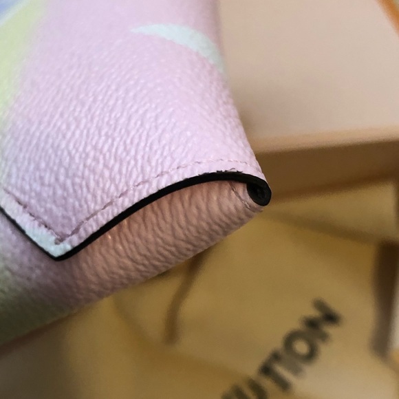 Louis Vuitton Large Kiragami Clutch Escale - Picture 8 of 12